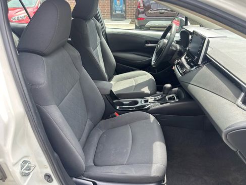 Used 2021 Toyota Corolla LE image 18