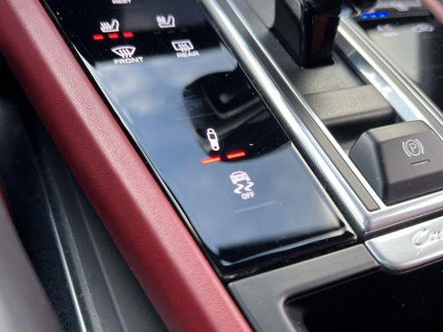 Used 2021 Porsche Cayenne Turbo image 31