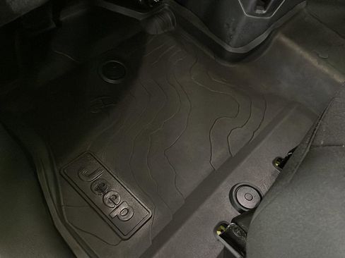 Used 2023 Jeep Wrangler Willys image 8