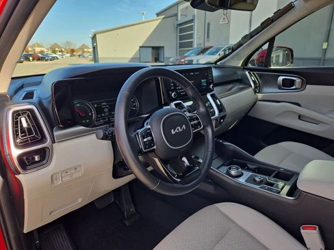 Certified 2022 Kia Sorento EX w/ Panoramic Sunroof Package image 2