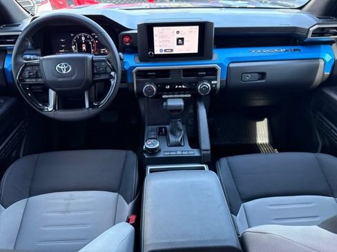 Used 2025 Toyota Tacoma TRD Off-Road AWD/4WD image 5