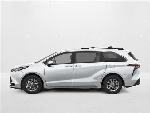 New 2026 Toyota Sienna XLE FWD image 3
