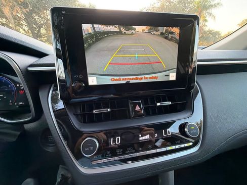 Used 2025 Toyota Corolla Cross XLE FWD image 10