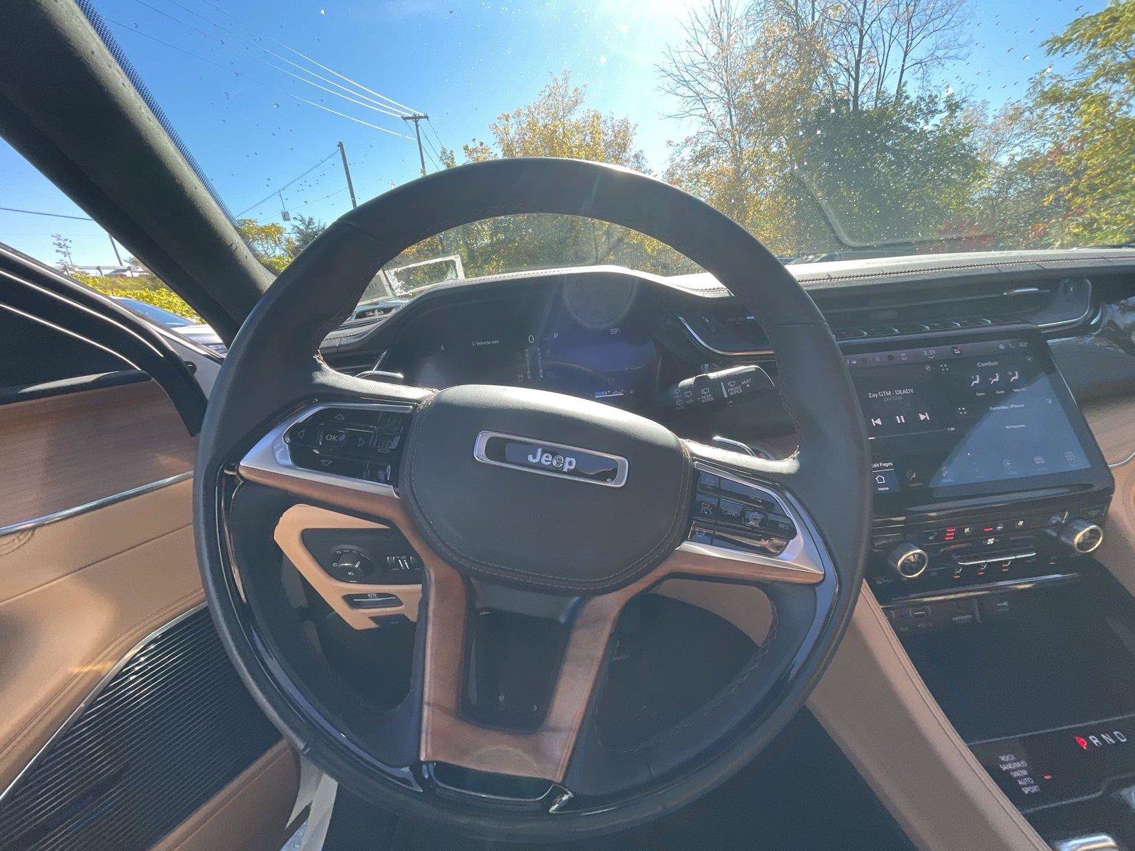 Used 2024 Jeep Grand Cherokee Summit AWD/4WD image 15