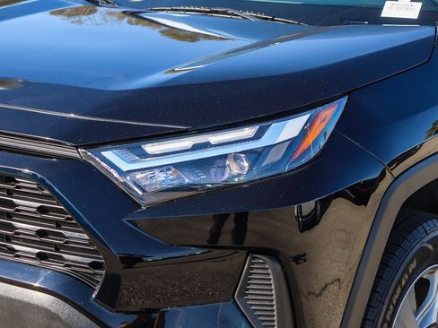 Used 2025 Toyota RAV4 XLE image 5