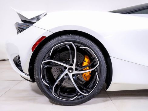 Used 2025 McLaren 750S image 14