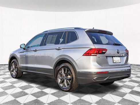Used 2023 Volkswagen Tiguan SE w/ Panoramic Sunroof Package FWD image 8