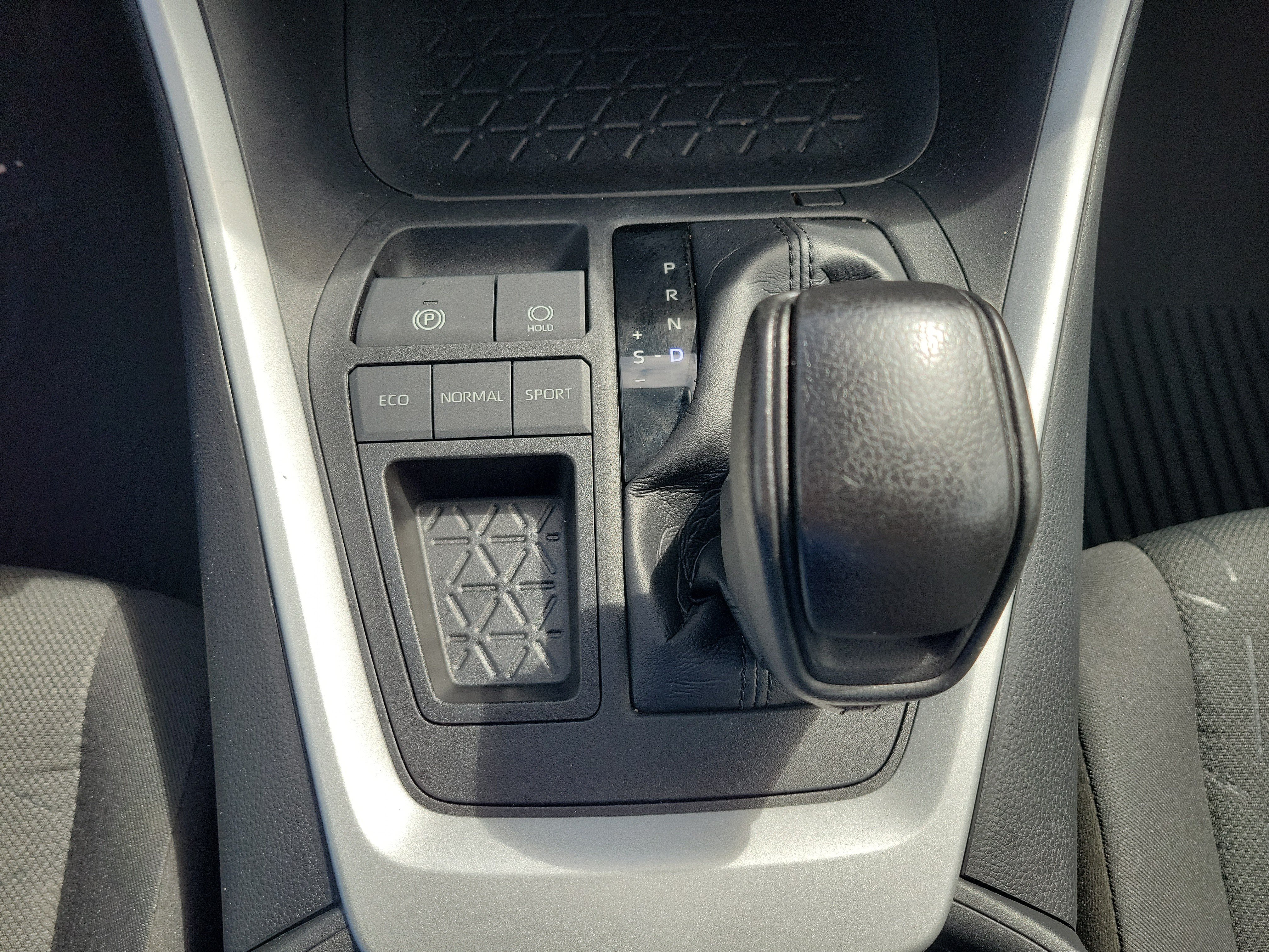 Certified 2021 Toyota RAV4 XLE w/ Convenience Package FWD image 24