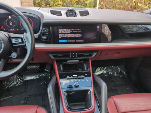 Used 2024 Porsche Cayenne Coupe image 21