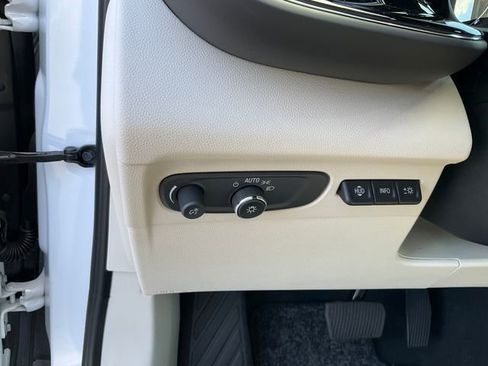 Certified 2023 Buick Envision Avenir image 10