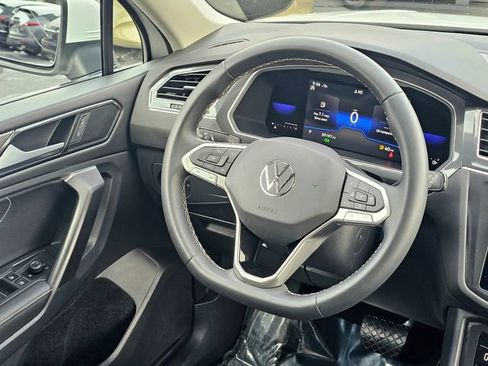 Used 2022 Volkswagen Tiguan SE image 30