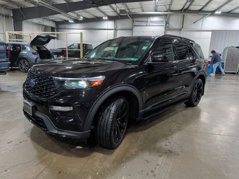 Used 2023 Ford Explorer ST-Line w/ Class IV Trailer Tow Package image 6