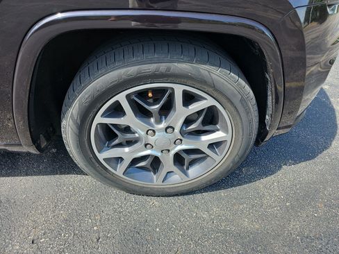 Used 2019 Jeep Grand Cherokee Overland AWD/4WD image 10
