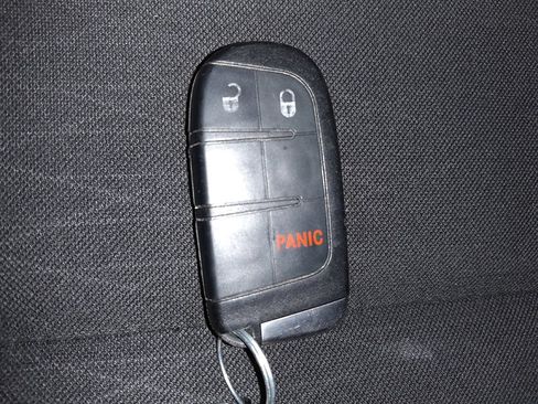 Used 2018 Dodge Durango SXT image 32