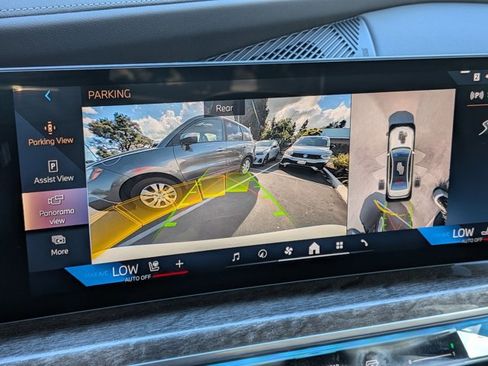 Used 2025 BMW 740i image 13