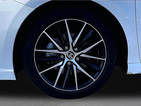 Used 2022 Toyota Camry SE w/ Audio Upgrade Package FWD image 8
