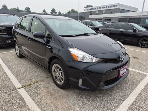 Used 2015 Toyota Prius V Three FWD image 3