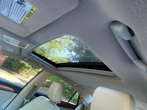 Used 2012 Toyota Avalon Limited FWD image 39