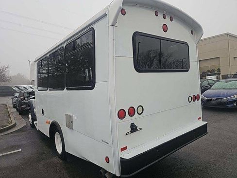 Used 2012 Ford F550 2WD Regular Cab Super Duty w/ Payload Upgrade Pkg image 4