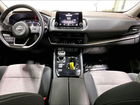 Used 2023 Nissan Rogue SV FWD image 15