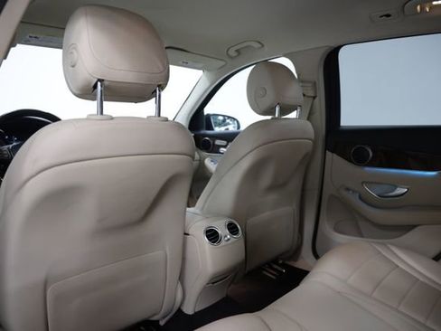 Used 2018 Mercedes-Benz GLC 300 4MATIC image 39