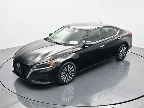 Used 2024 Nissan Altima 2.5 SV FWD image 27