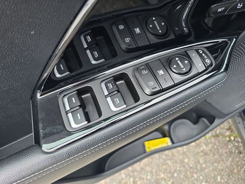 Used 2017 Kia Niro Touring image 28