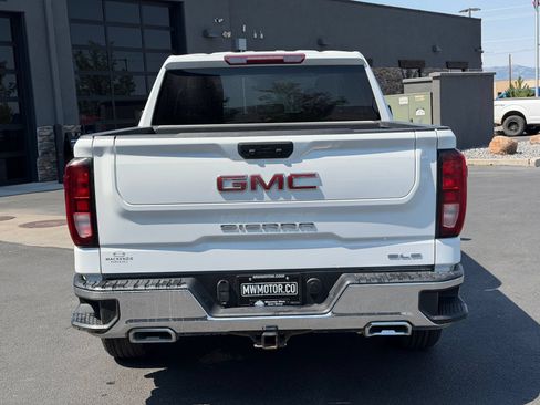 Used 2022 GMC Sierra 1500 SLE w/ X31 Off-Road Package AWD/4WD image 4