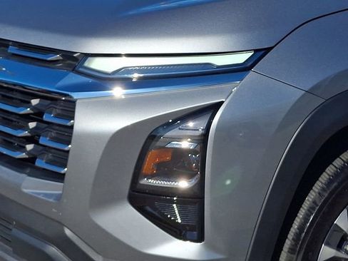 Used 2026 Chevrolet Equinox LT FWD image 9