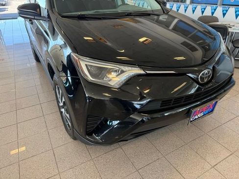 Used 2017 Toyota RAV4 LE AWD/4WD image 8