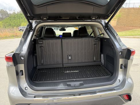 Used 2026 Toyota Highlander Limited image 18