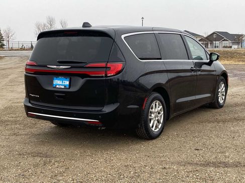 Certified 2023 Chrysler Pacifica Touring-L FWD image 14