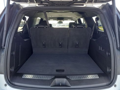 Used 2023 Chevrolet Suburban Premier image 12