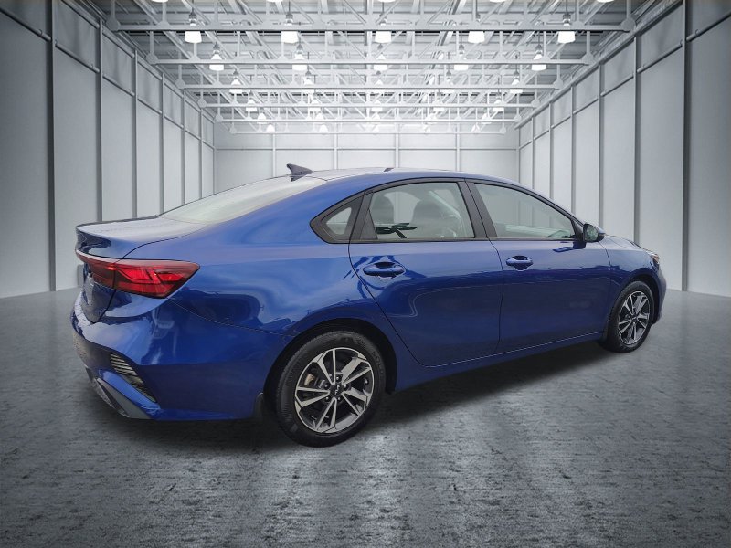 Used 2024 Kia Forte LXS w/ LXS Technology Package FWD image 4