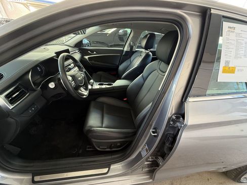 Used 2025 Genesis G70 2.5T image 28