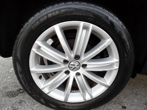 Used 2012 Volkswagen Tiguan SE image 22