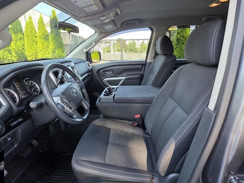 Used 2019 Nissan Titan SV image 9