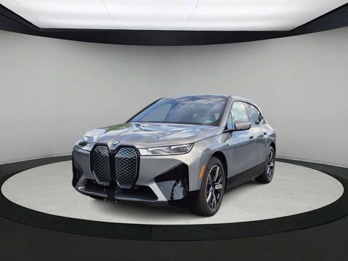 Used 2024 BMW iX xDrive50 w/ Sport Package AWD/4WD image 4