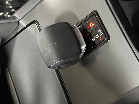 Used 2025 Land Rover Discovery Sport S image 45