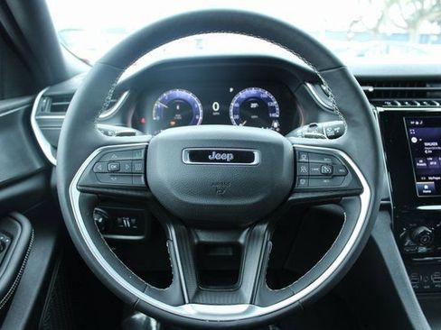 Used 2025 Jeep Grand Cherokee Laredo w/ Luxury Tech Group I image 23