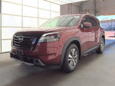 Used 2023 Nissan Pathfinder SL w/ Black Appearance Package AWD/4WD image 2