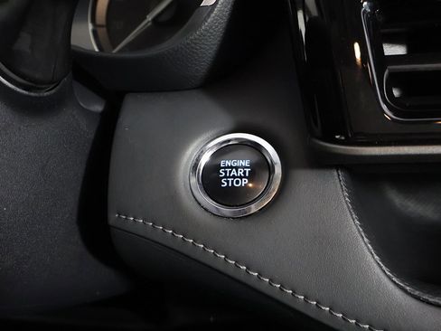 Used 2022 Toyota Highlander XLE image 40