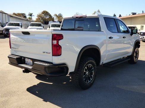 Used 2025 Chevrolet Silverado 1500 ZR2 w/ Technology Package image 10