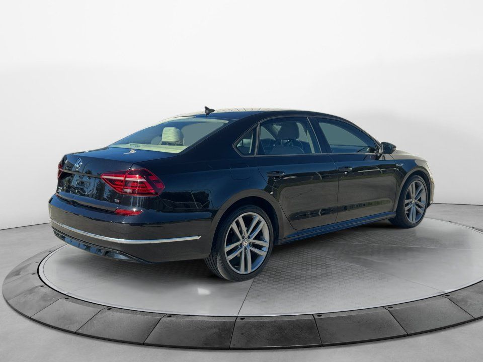 Used 2018 Volkswagen Passat 2.0T R-Line w/ R-Line Lighting Package FWD image 7