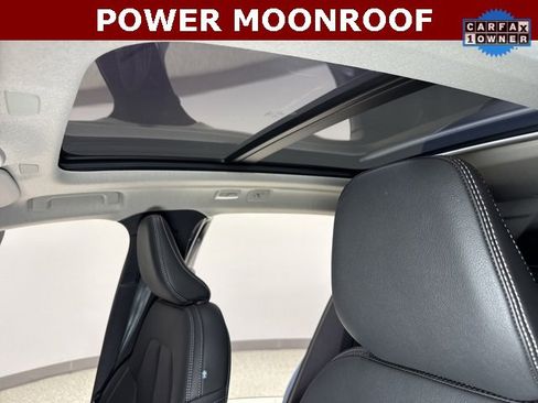 Used 2025 Volvo XC40 B5 Plus image 2