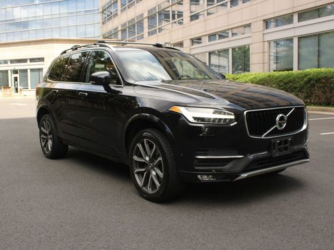 Used 2018 Volvo XC90 T6 Momentum w/ Convenience Package AWD/4WD image 1