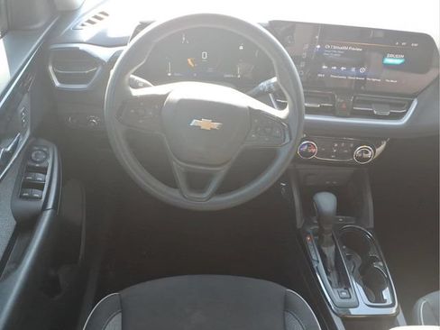 Used 2024 Chevrolet TrailBlazer LT w/ Driver Confidence Package FWD image 6