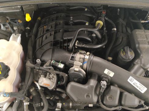 Used 2023 Jeep Grand Cherokee Limited AWD/4WD image 30