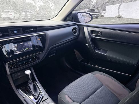 Used 2017 Toyota Corolla LE image 22