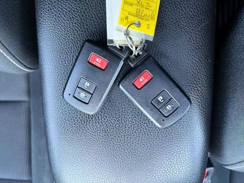 Used 2018 Toyota RAV4 XLE image 10